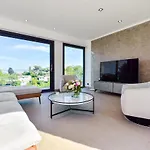 Architect-designed With Heated Pool For 10 Guests! Villa Mandelieu