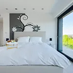 Villa Architect-designed With Heated Pool For 10 Guests! *