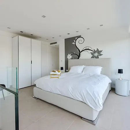 Villa Architect-designed With Heated Pool For 10 Guests!