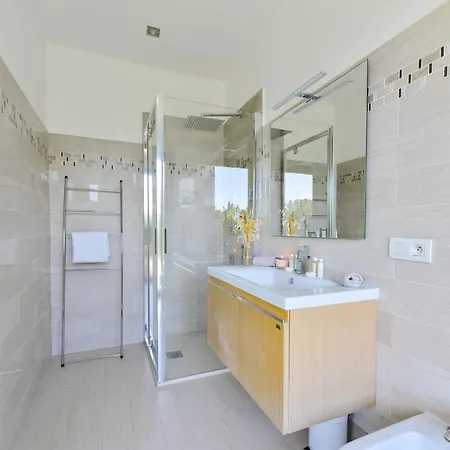 Architect-designed With Heated Pool For 10 Guests! Villa