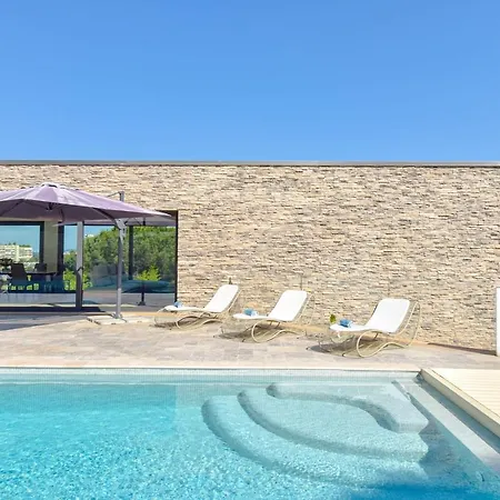 Architect-designed With Heated Pool For 10 Guests! Villa Mandelieu