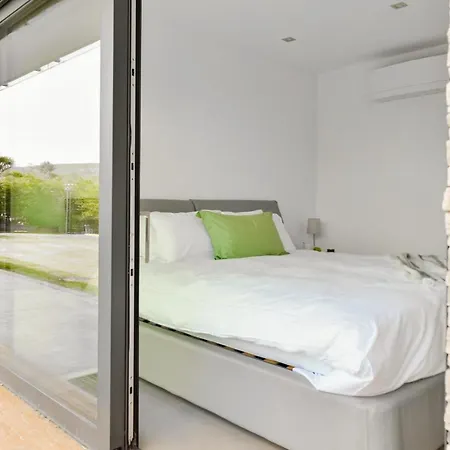 Architect-designed With Heated Pool For 10 Guests! Villa