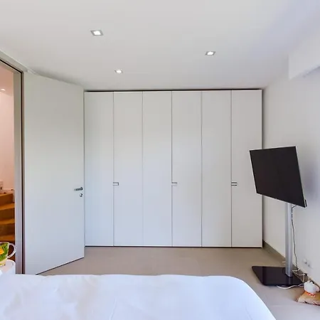 Architect-designed With Heated Pool For 10 Guests! Villa *