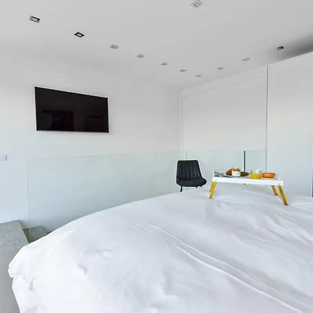 Architect-designed With Heated Pool For 10 Guests! *