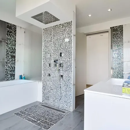 Villa Architect-designed With Heated Pool For 10 Guests!