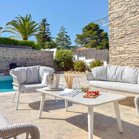Architect-designed With Heated Pool For 10 Guests! Villa