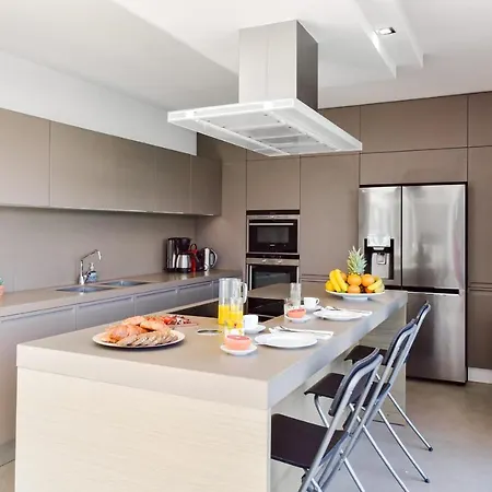 Architect-designed With Heated Pool For 10 Guests!