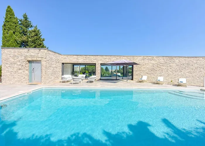 Architect-designed With Heated Pool For 10 Guests! Villa