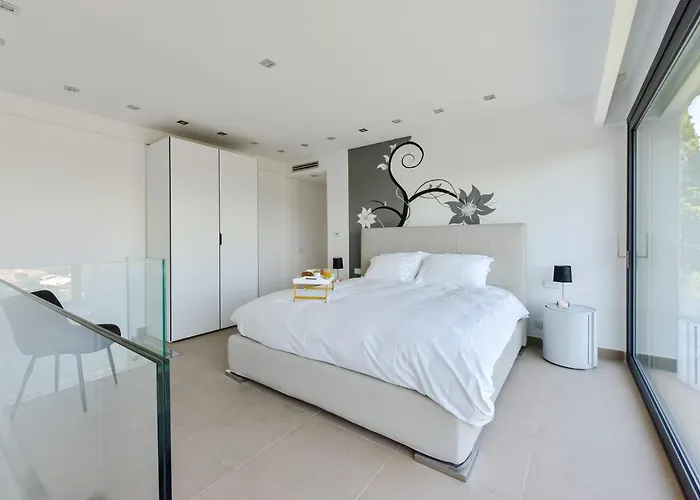 Villa Architect-designed With Heated Pool For 10 Guests!