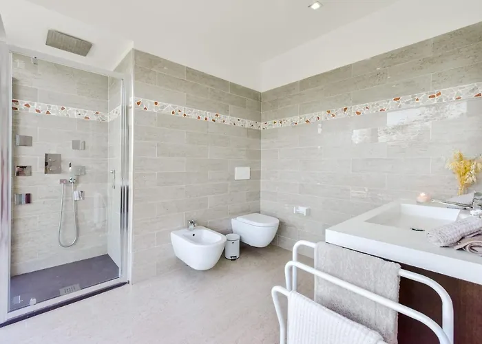 Architect-designed With Heated Pool For 10 Guests! Villa Mandelieu
