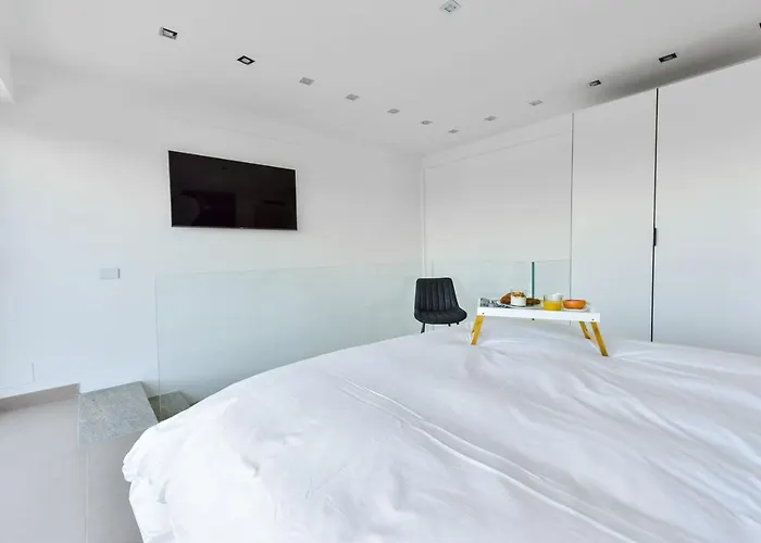 Architect-designed With Heated Pool For 10 Guests! *