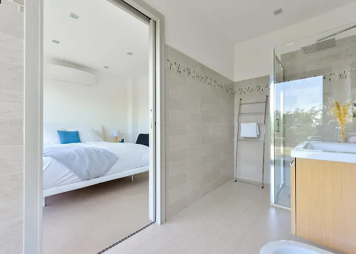 Architect-designed With Heated Pool For 10 Guests! Villa *