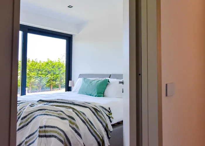 Architect-designed With Heated Pool For 10 Guests! Villa Mandelieu