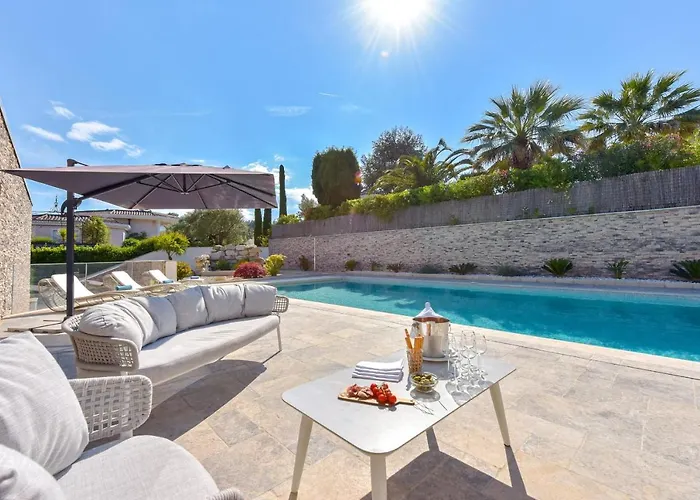 Architect-designed With Heated Pool For 10 Guests! Villa Mandelieu