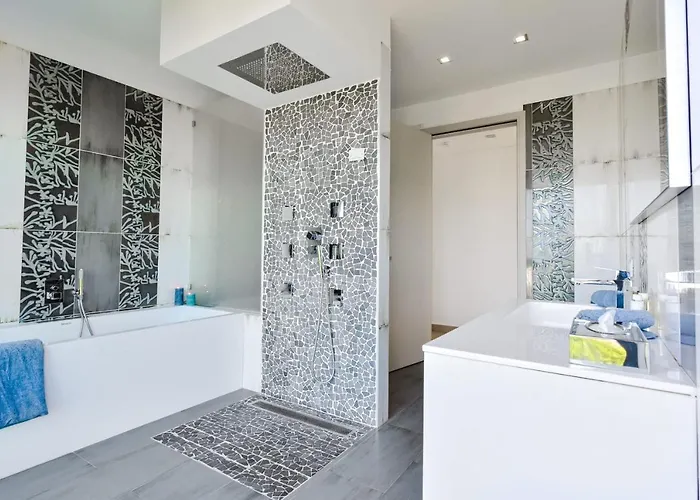 Villa Architect-designed With Heated Pool For 10 Guests!