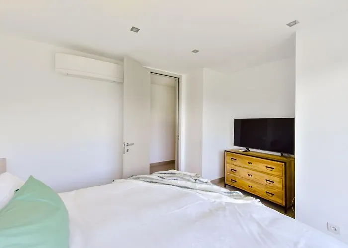 Architect-designed With Heated Pool For 10 Guests! Villa