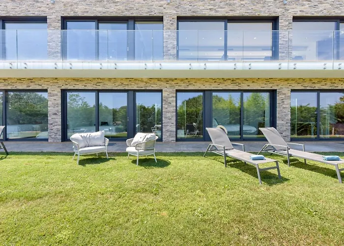 Architect-designed With Heated Pool For 10 Guests! Villa *