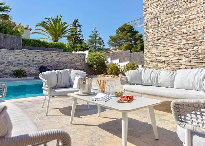 Architect-designed With Heated Pool For 10 Guests! Villa