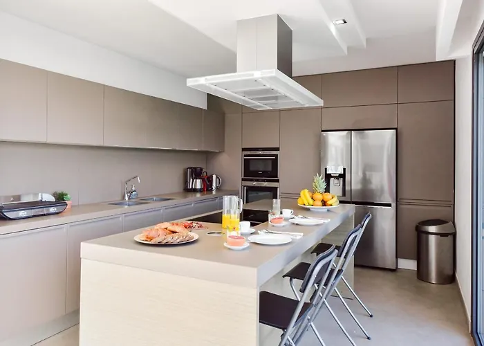 Architect-designed With Heated Pool For 10 Guests!
