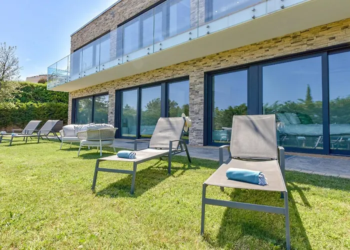 Architect-designed With Heated Pool For 10 Guests! Mandelieu